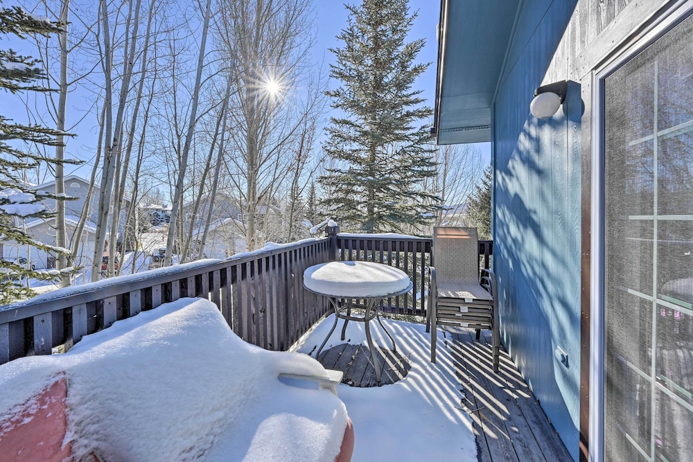 Cozy Steamboat Condo w/ Balcony & Mtn Views!