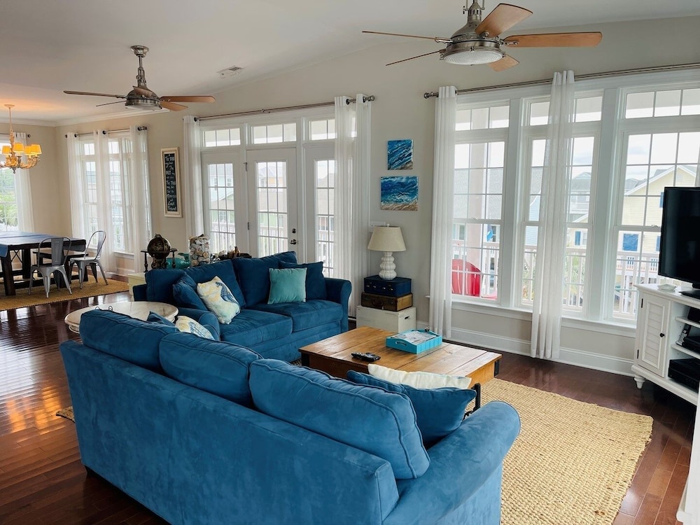 Compass Rose 4 Bedroom Home by RedAwning