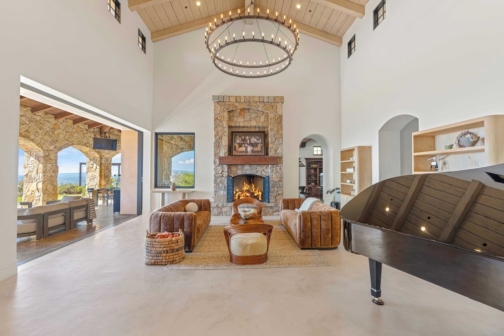 Infinity Pool, Theater, Pickleball + 360 Views Near Lake Poway Sunset Point Estate by Avantstay