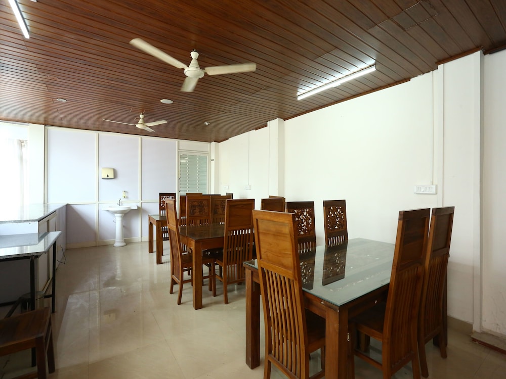 OYO 2240 Krishna Regency