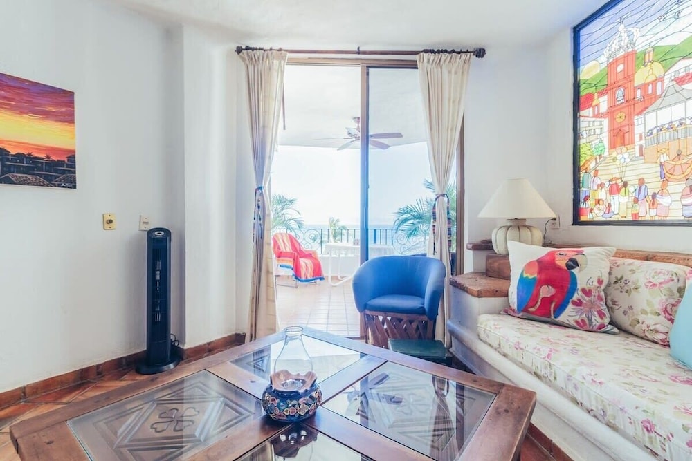 Ocean View 2Br Condo-balcony-beach-pool - 604