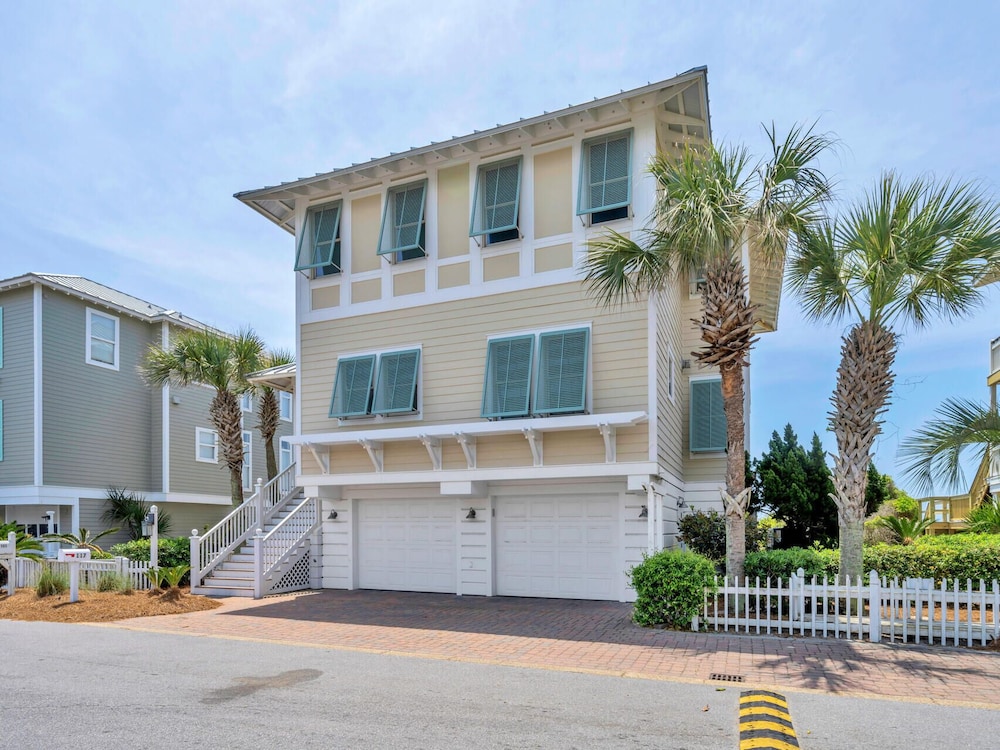 4BR Beachfront Home With Hot tub & Private Beach Access!