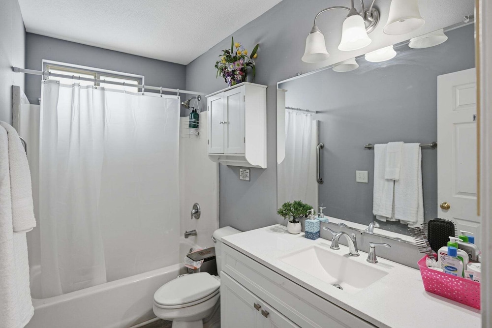 Bright 4br Near Msu & Downtown 4 Bedroom Home