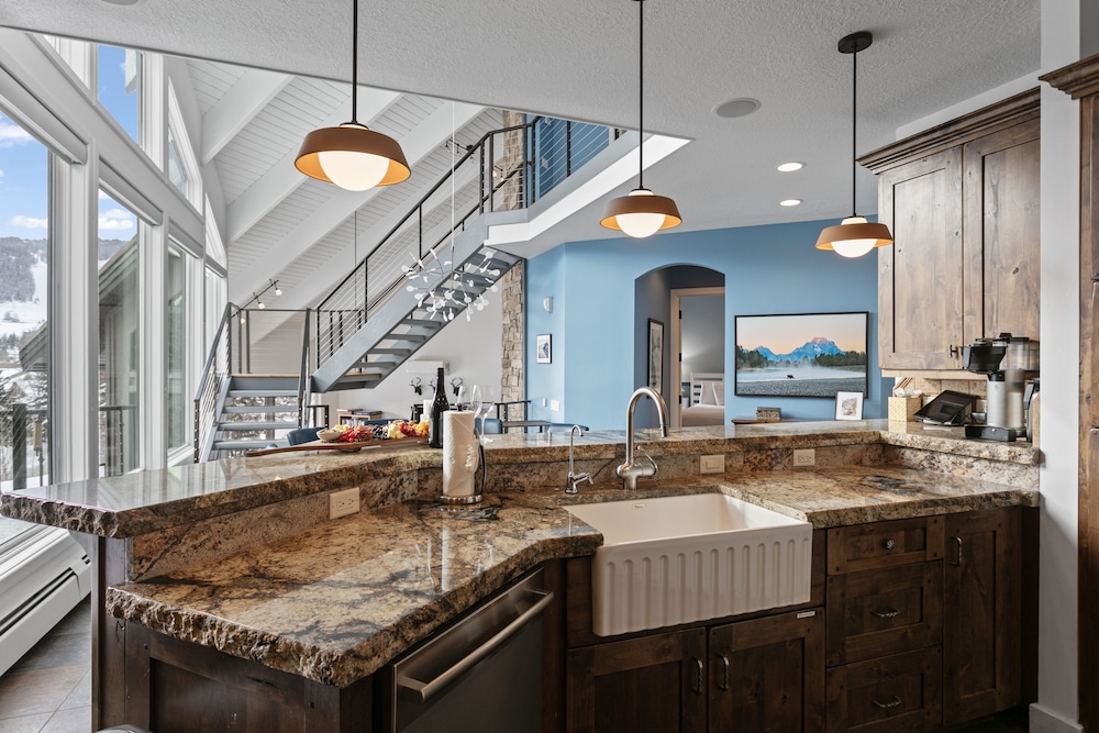 1688 - Five Bedroom with Hot Tub Pinnacle 5 Condo