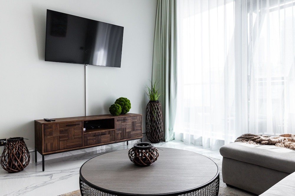 GLOBALSTAY. J One Tower Apartments