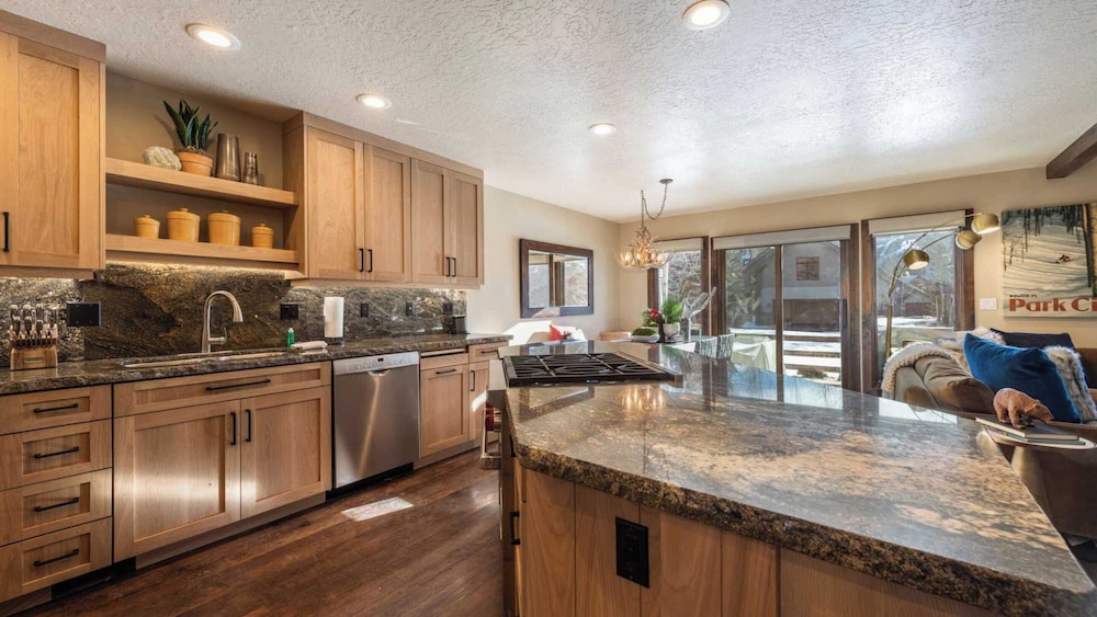 Jupiter Peak by Avantstay Near Deer Valley Base w/ Hot Tub!