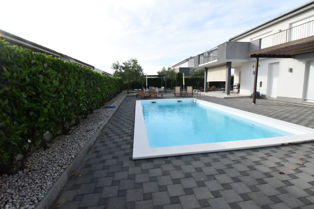 Luxury Escape With Swimming Pool & Modern Design