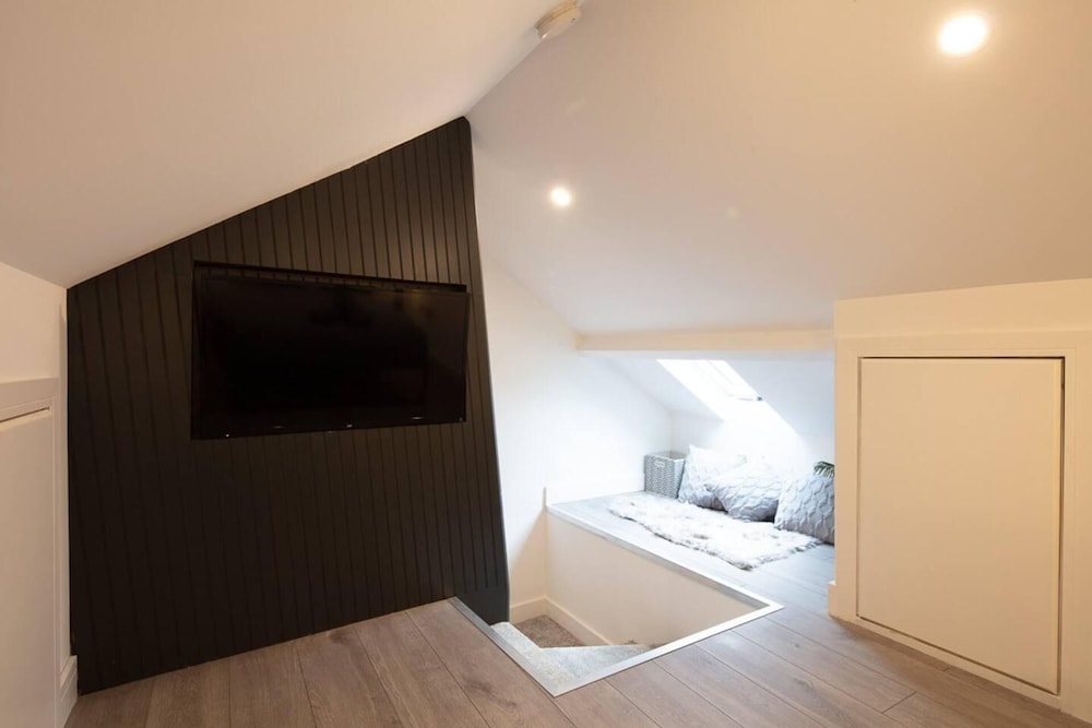 Cosy 1 Bed Duplex - Close to Metro - NW2