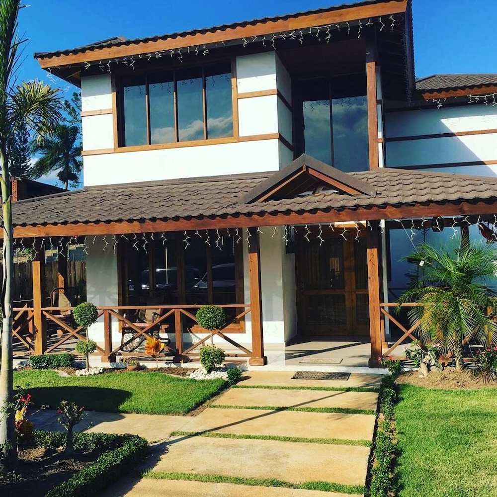 Villa Lujosa