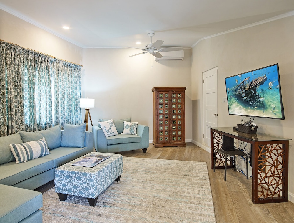 Southwinds Beach House is a 3 Bedroom With Exquisite sea Views view 4