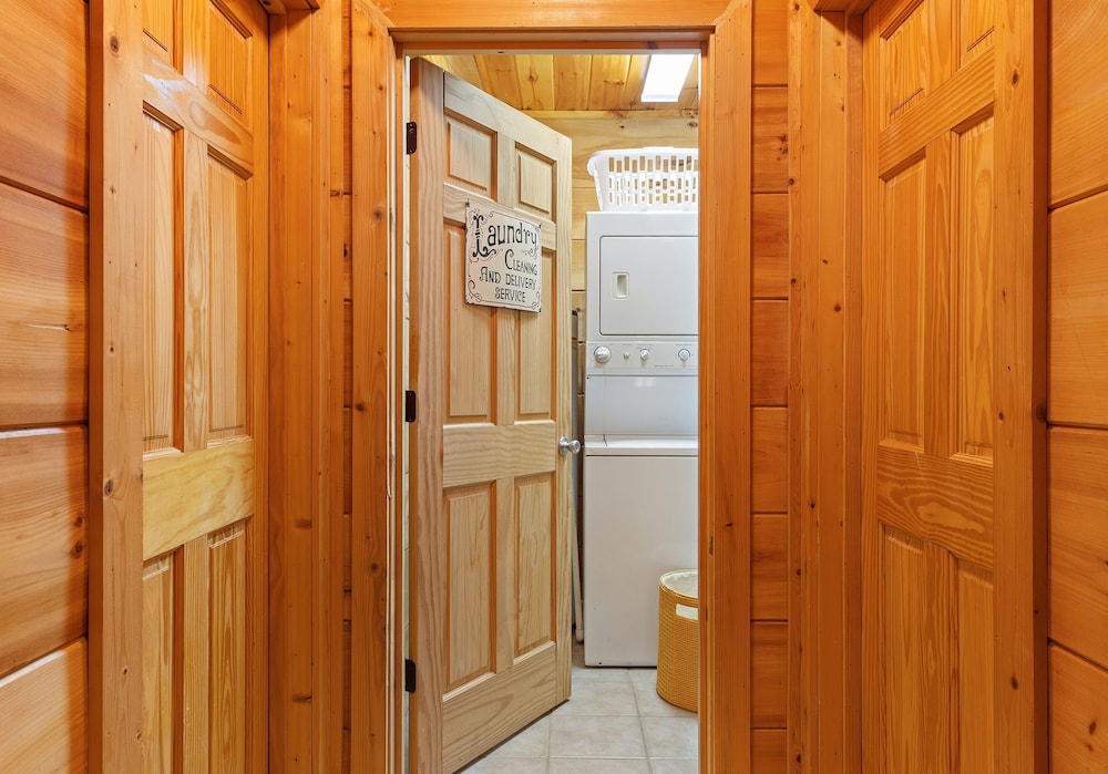 Yesteryear Mountain Charm Modern Vintage Retreat 5 Bedroom Home by Overmoon - Property Image 10