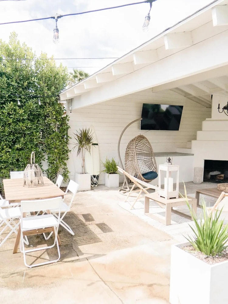 Stunning Beach Hideaway w Luxury Outdoor Living