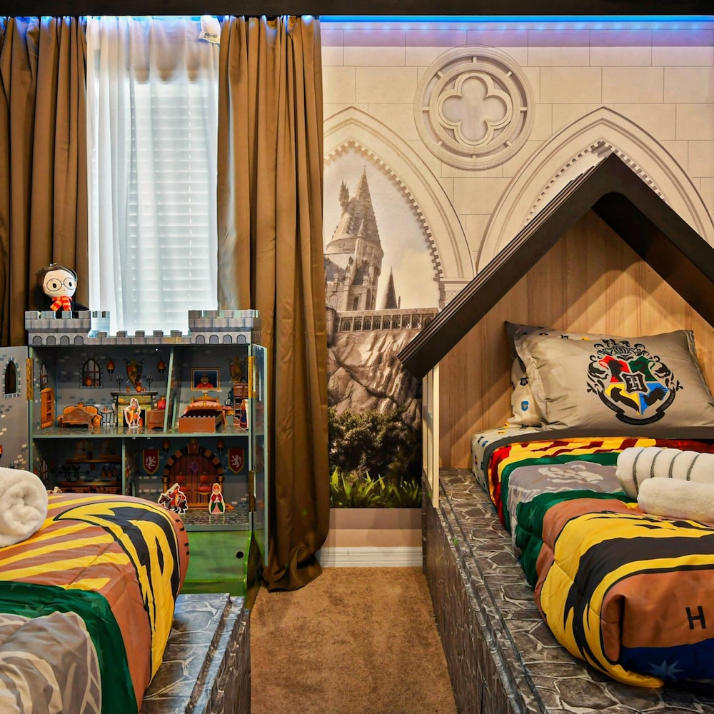 World Class 8 Bedroom Private Pool spa Villa Near Disney view 5