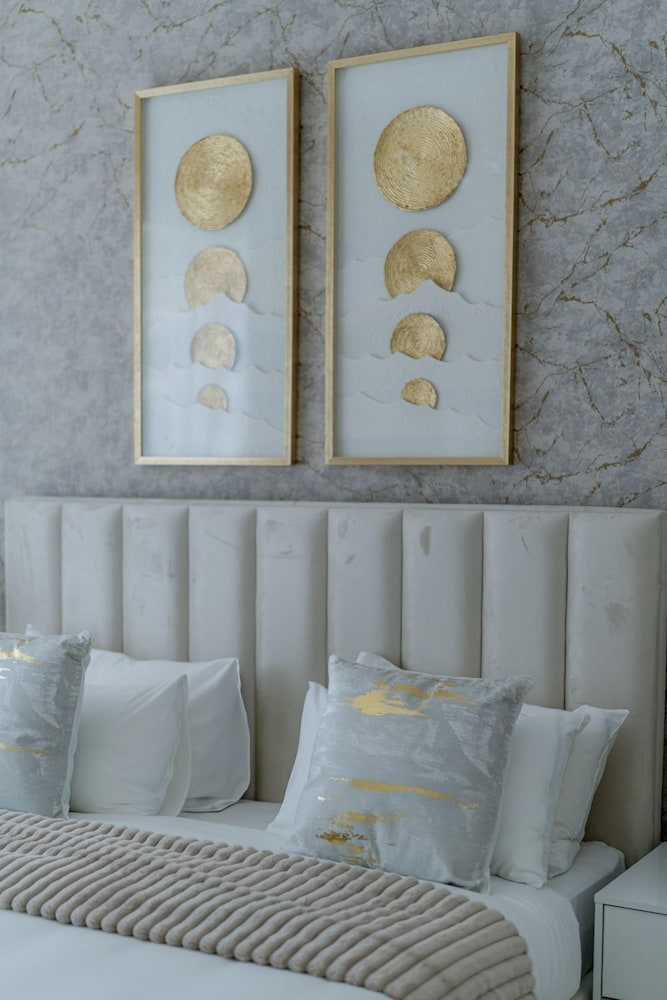 Iconic 2BR in Skycourt Dubailand
