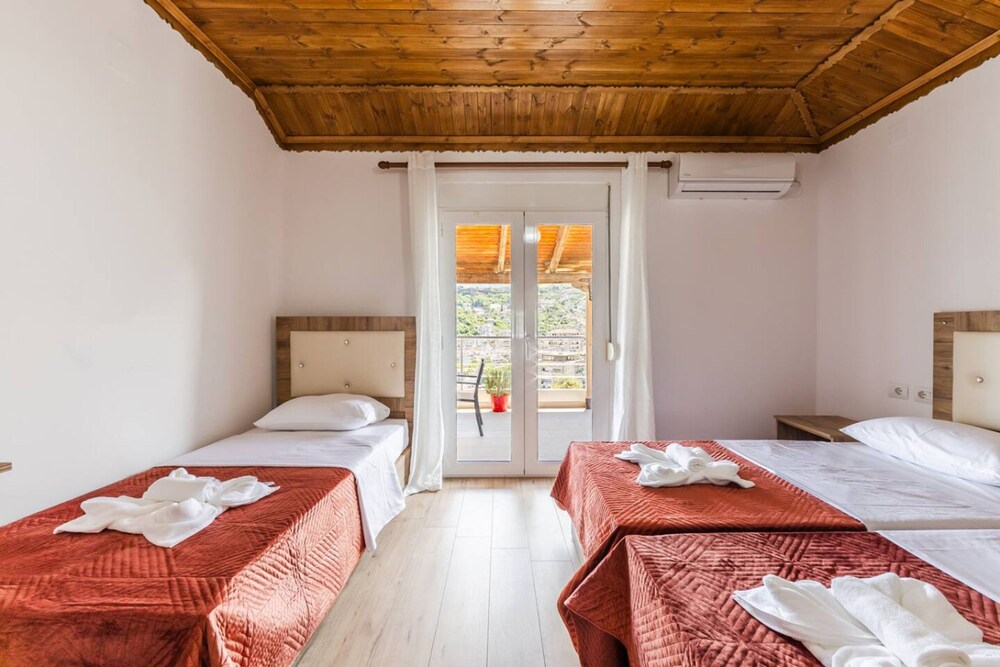 Hillside Apartment Gjirokast r