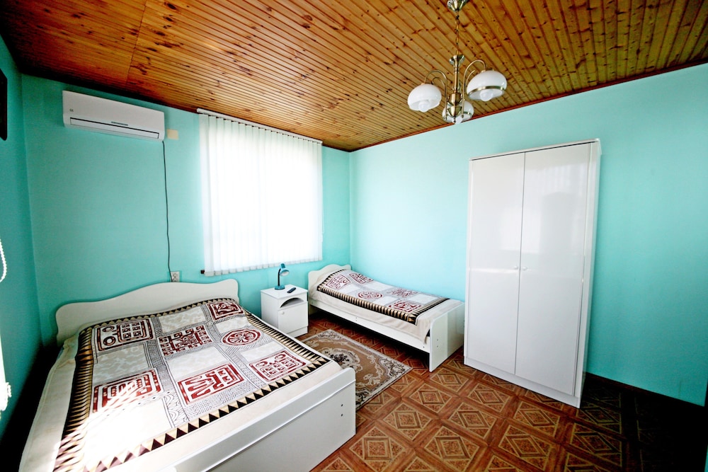 Guest House on Chernomorskaya Ulitsa