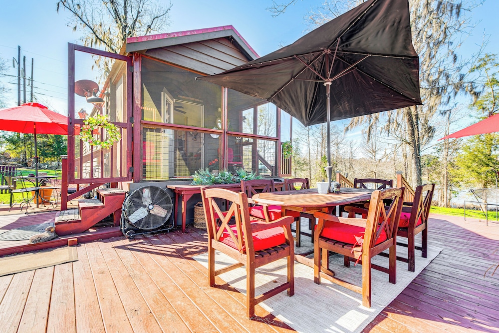 Lakefront Cabin in Brinson: Behind the Moon