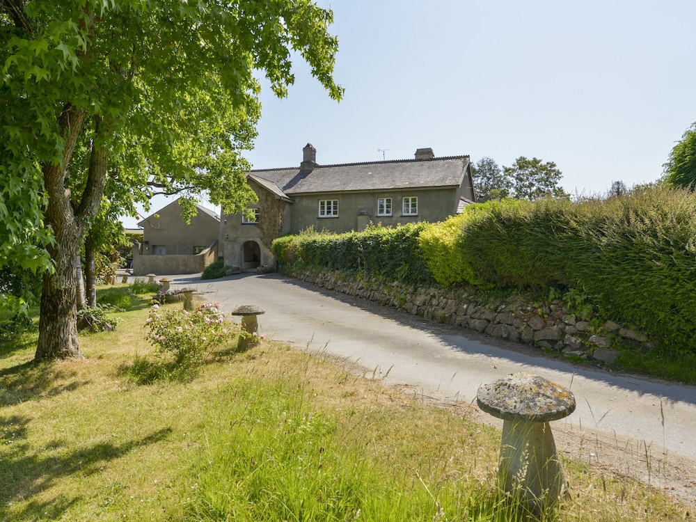 Twelve Oaks Farmhouse
