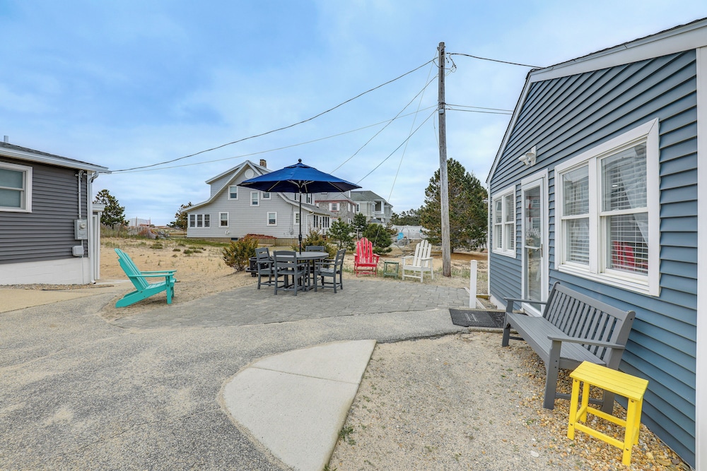 Beachfront Salisbury Retreat w/ Fire Pit & Grill