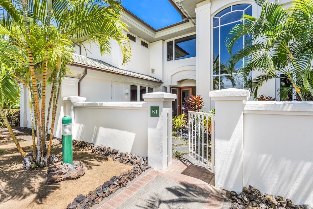 Gorgeous Hawaii Unit Sleeps 6! Access to Fitness and Tennis - Vrkcv