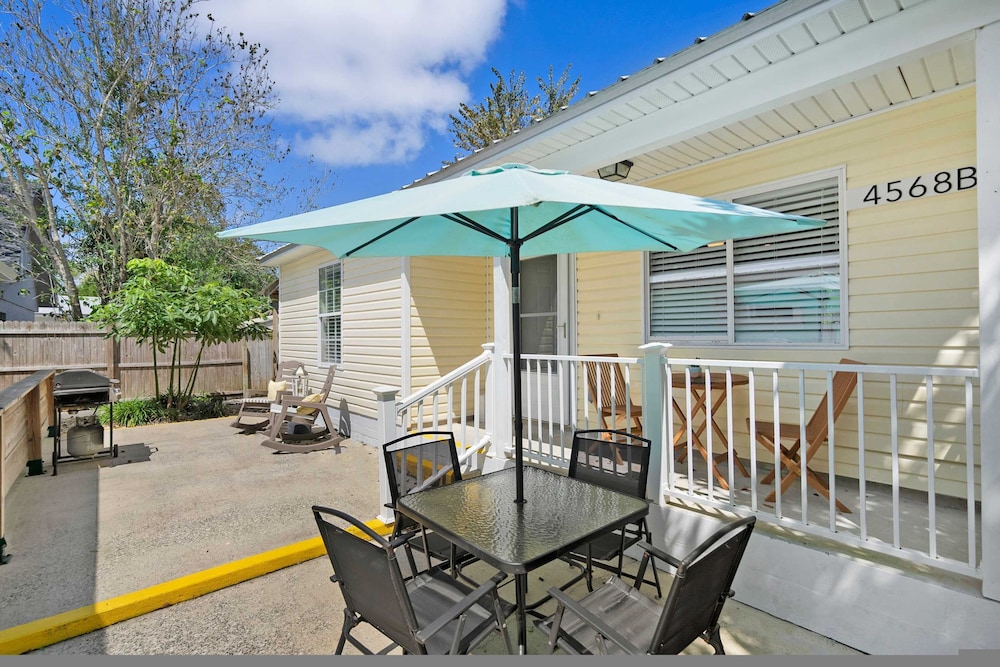 Just North of Downtown Fenced Yard BBQ Patio