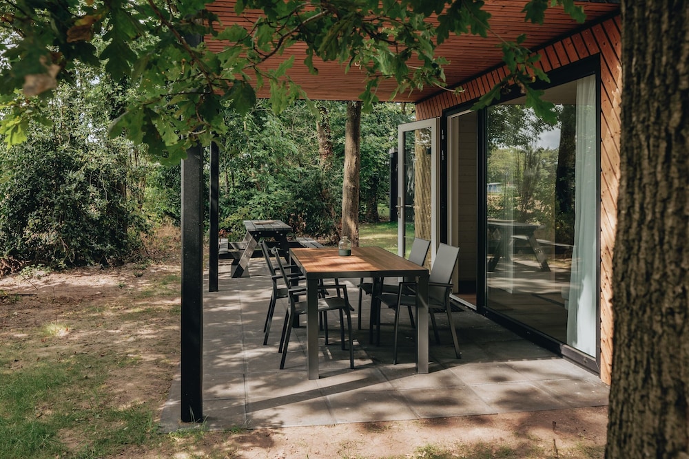 Spacious Villa in Forest Park