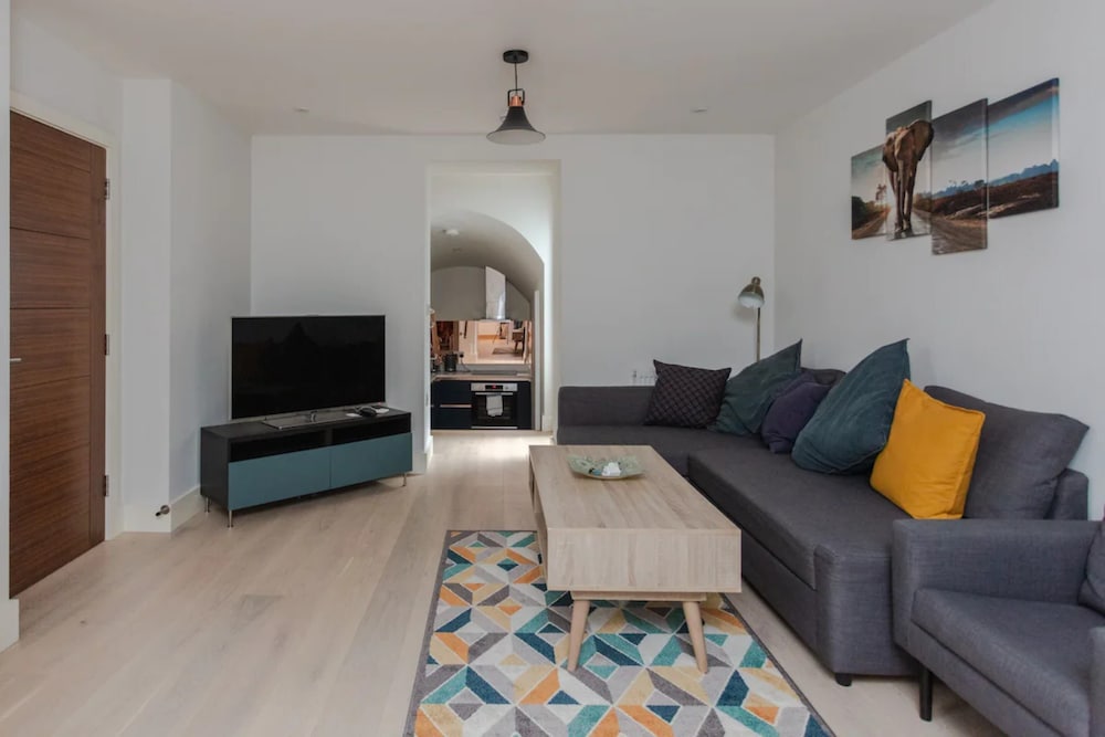 Spacious and Modern Apartment in Pimlico