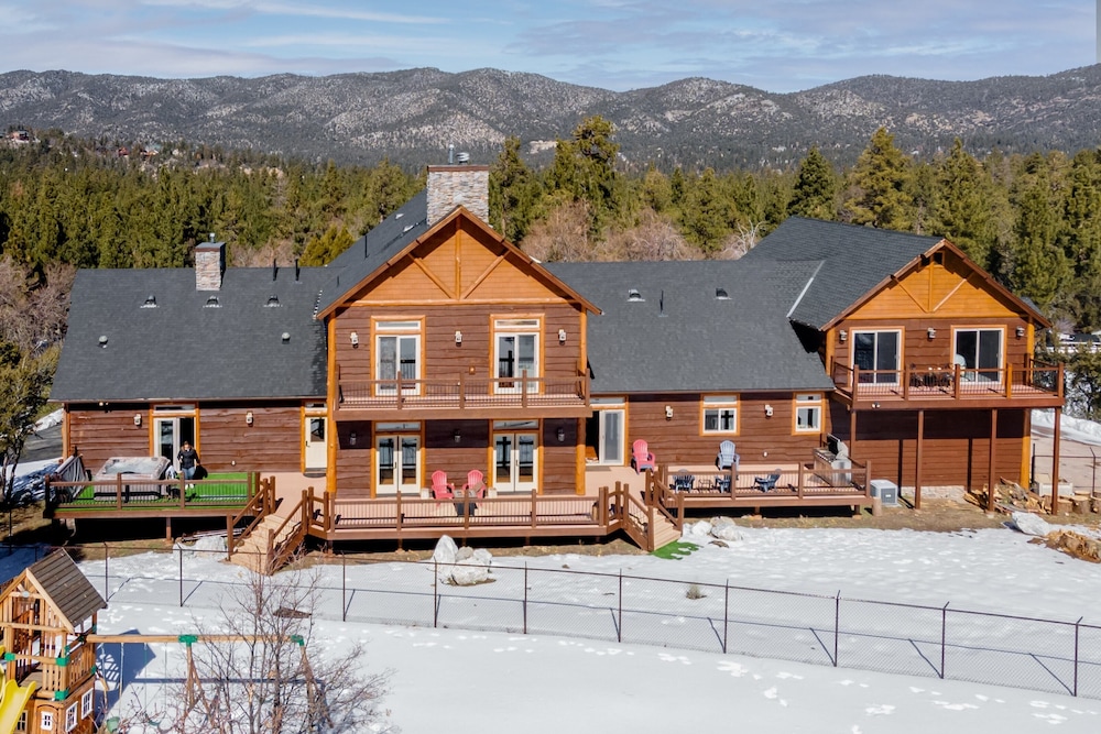 Fox Whisper Lodge by Avantstay 10mins to Slopes view 3