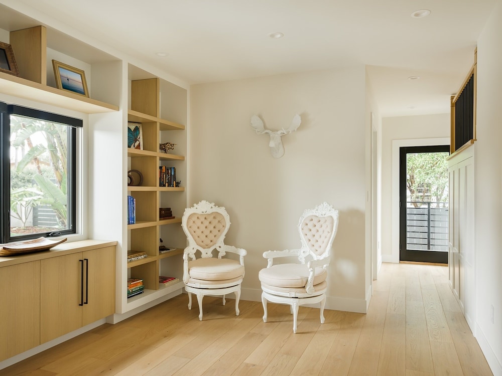 Modern Luxury Retreat 4 Bedroom Home by RedAwning view 2