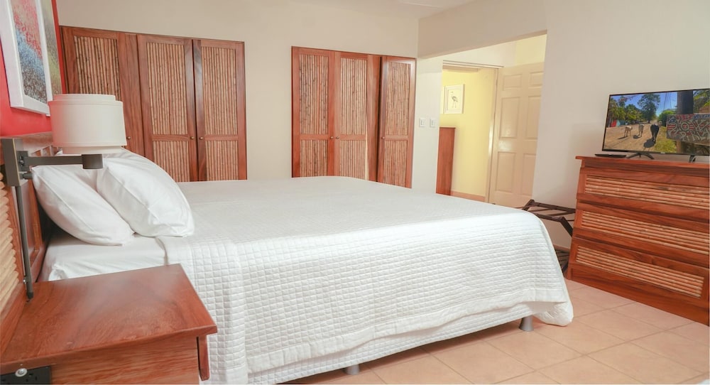 Big private home with pool in Surfside - a short walk from the beach view 4