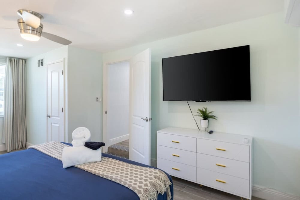 Fun Family-friendly Largo Home Heated Pool