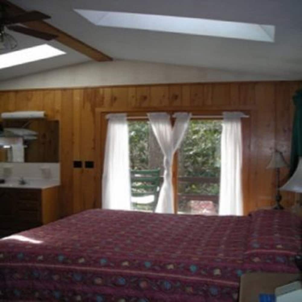 Cabins at Twinbrook Resort