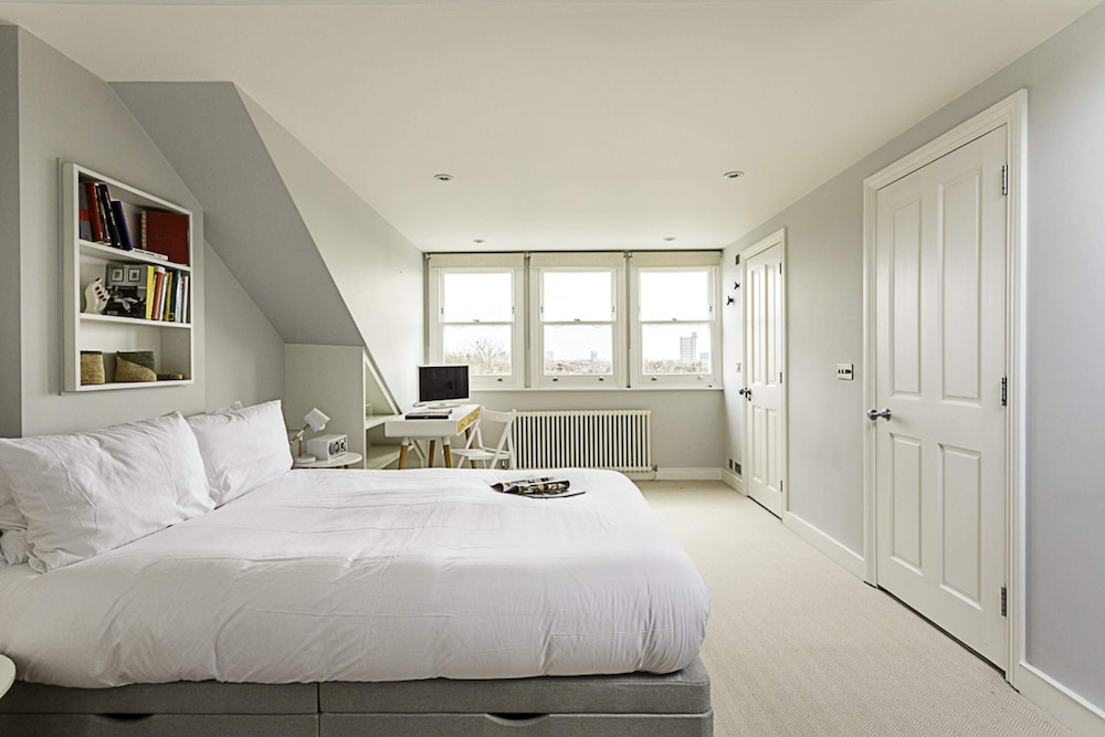 Bermondsey Bliss: Views, Comfort, and City Access!