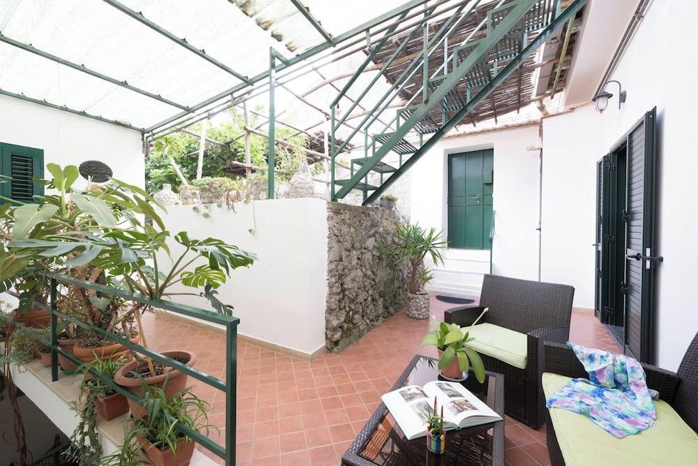 Dint' a Torre Bed & Breakfast