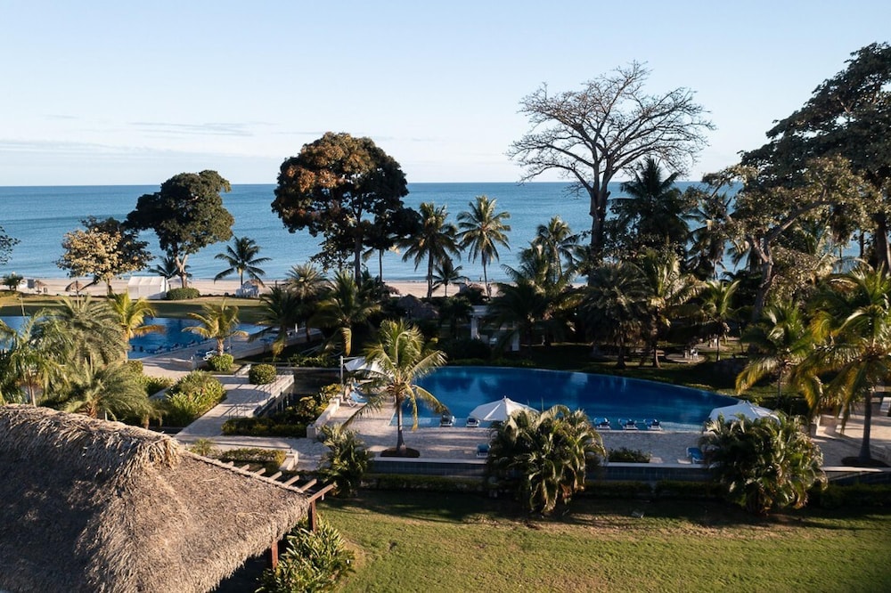 The Beach-front Condo by Acomodo Long Stay Only