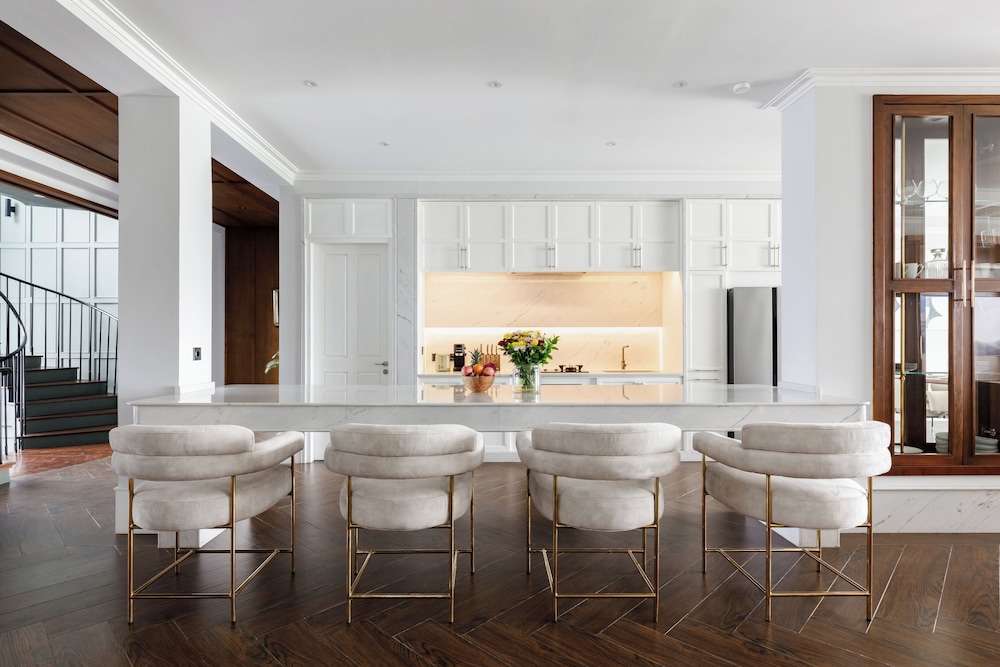 Mayfair Place