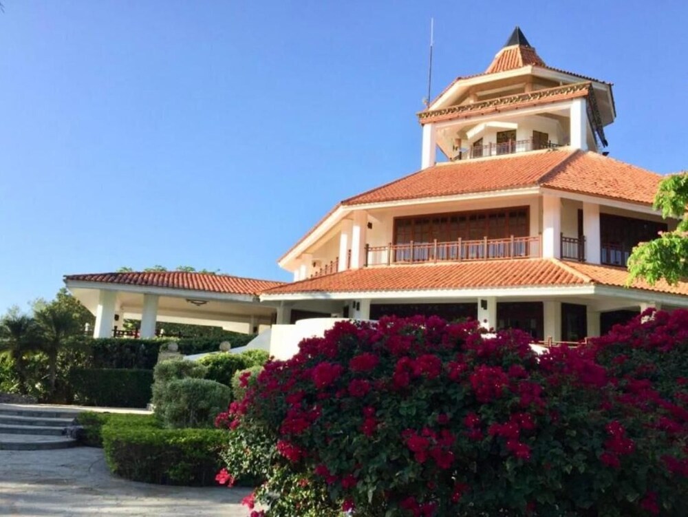 Las Brisas, Juan Dolio, 3br, 2 Pools, Jacuzzi, Beach, Golf, 7 Sleeps