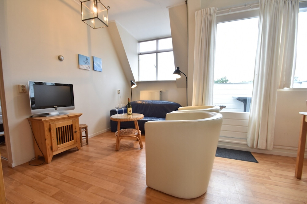 Family Apartment on Large Estate in Bergen aan Zee near Dunes & Beach