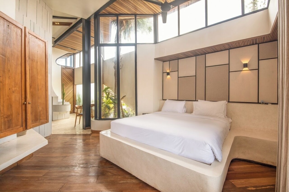 Modern 1-br Loft With Art Deco Vibe Shared Pool