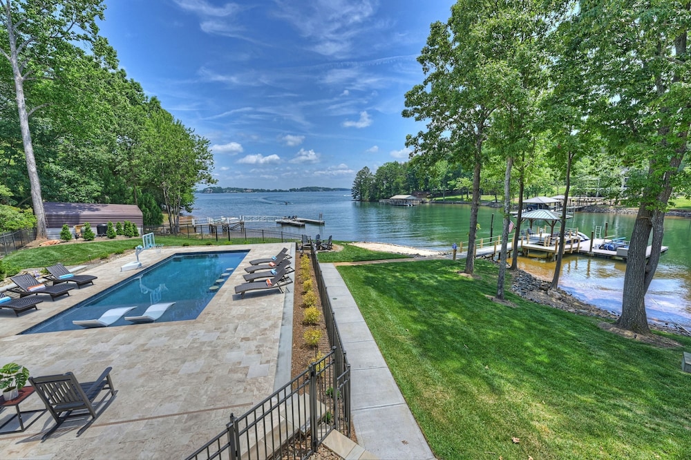 Bright Water Cove by Avantstay Saltwater Pool