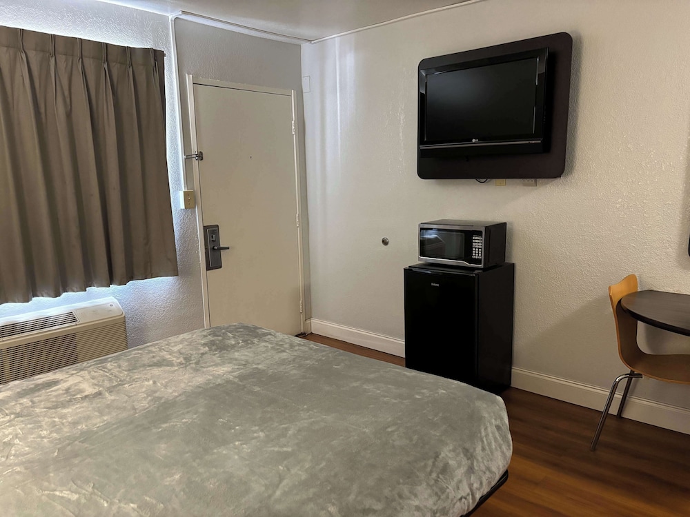 Motel 6 Pensacola, FL - Airport West