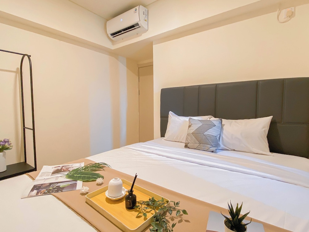 Earthtone 2Br At Meikarta Apartment