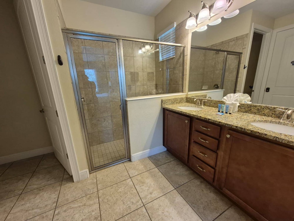 6BR 5BA w Private Pool Spa Near Disney