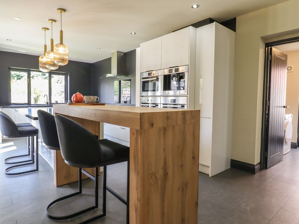8 Newmarket Road