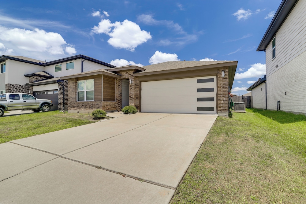 Fenced Yard: Quiet Family Home in Richmond