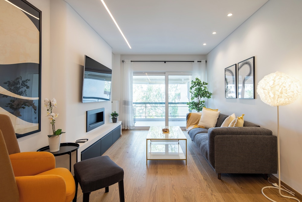Bloom 2-Bedroom Apartment in Athens