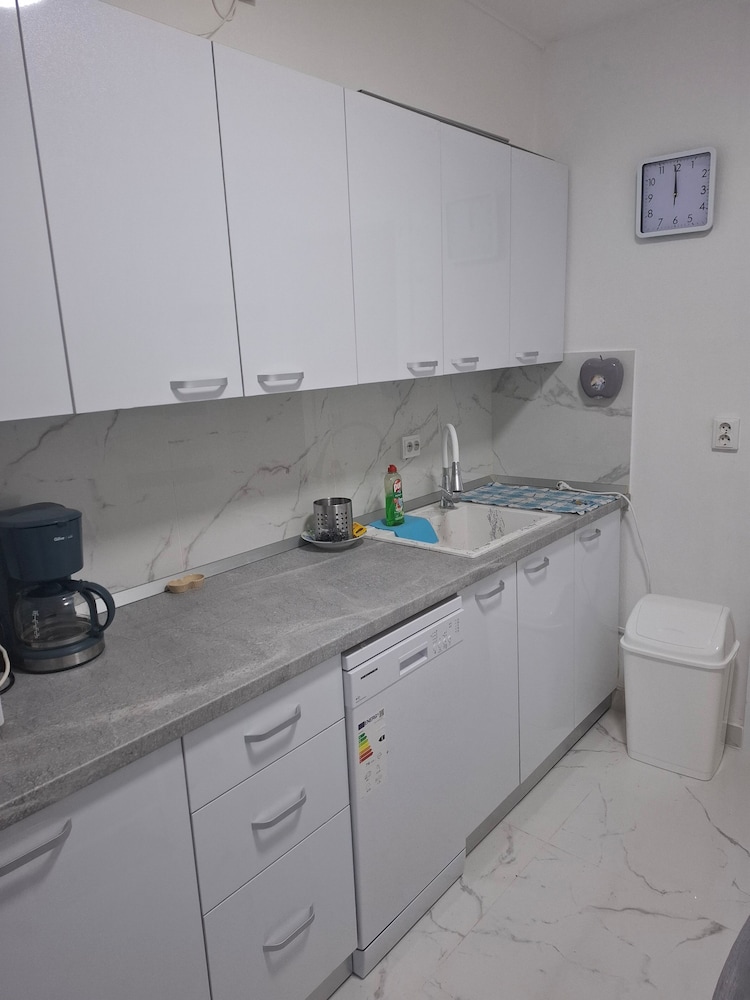 Apartment, 3 Rooms,nearby Piata Victoriei and Gara de Nord, Main Railwaystation