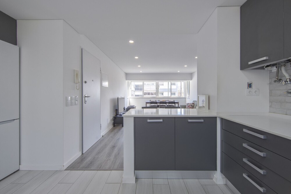 Olivais Modern by Homing