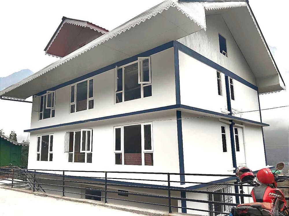 FLORET RESORT LACHUNG