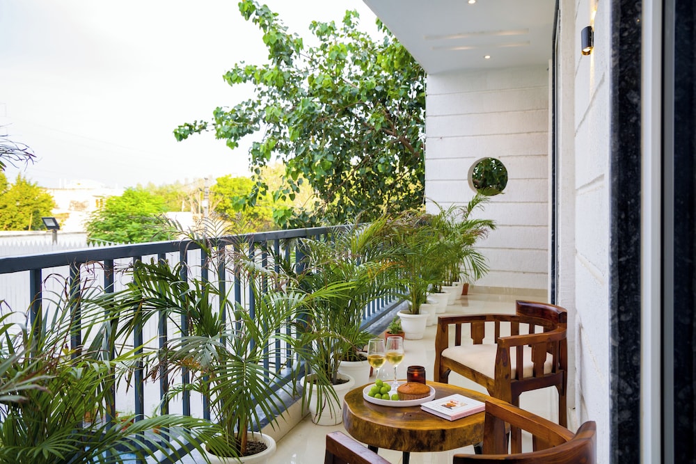 Versace Farms 5 BHK With Pvt Pool